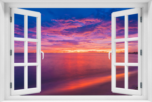 Fototapeta Naklejka Na Ścianę Okno 3D - Beautiful tropical sunset