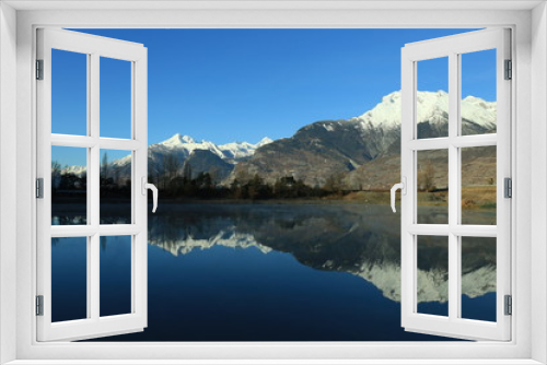 Fototapeta Naklejka Na Ścianę Okno 3D - Lac, le miroir des montagnes