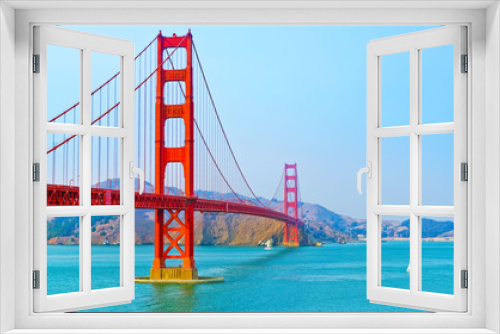 Fototapeta Naklejka Na Ścianę Okno 3D - View of Golden Gate Bridge in San Francisco on a sunny day.