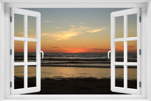 Fototapeta Naklejka Na Ścianę Okno 3D - Beautiful sunset over the ocean.