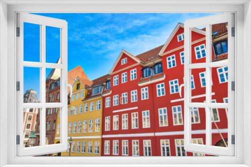 Fototapeta Naklejka Na Ścianę Okno 3D - Famous Nyhavn (New Harbour) bay in Copenhagen, a historic 17 century European waterfront with colorful buildings. A starting point for boat and canal tours.
