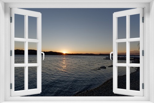 Fototapeta Naklejka Na Ścianę Okno 3D - Tramonto sul lago