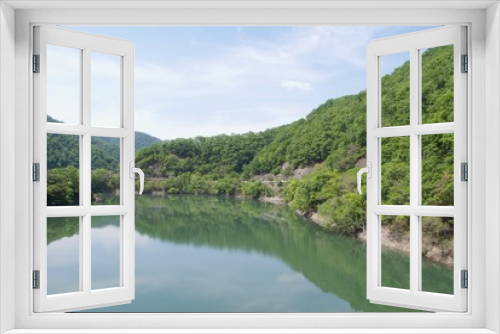 Fototapeta Naklejka Na Ścianę Okno 3D - 湖のある山の風景