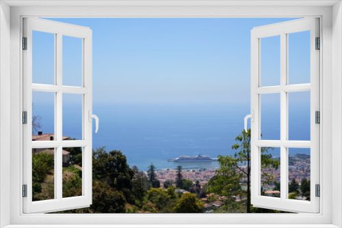 Fototapeta Naklejka Na Ścianę Okno 3D - Funchal in Madeira city view in a sunny summer day