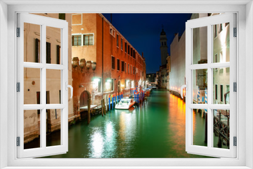 Fototapeta Naklejka Na Ścianę Okno 3D - Night panorama view to Venice canals. Typical Venice street with canal, boat and famous architecture. Historical centre, canals at night.