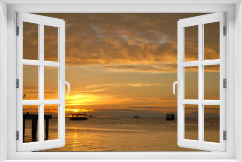 Fototapeta Naklejka Na Ścianę Okno 3D - Colourful sunset on th eIndian ocean island wih clouds ocean and boats