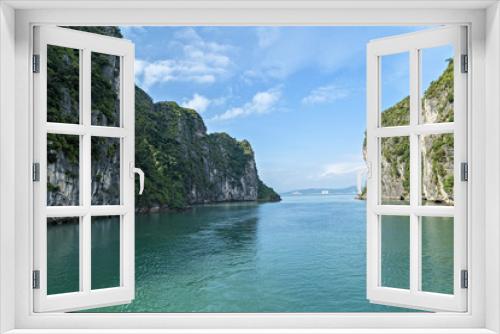 Fototapeta Naklejka Na Ścianę Okno 3D - Halong bay islands mountains South China Sea paradise Vietnam. Site Asia
