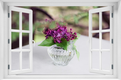 Fototapeta Naklejka Na Ścianę Okno 3D - Bouquet of lilac in purple in glass vase