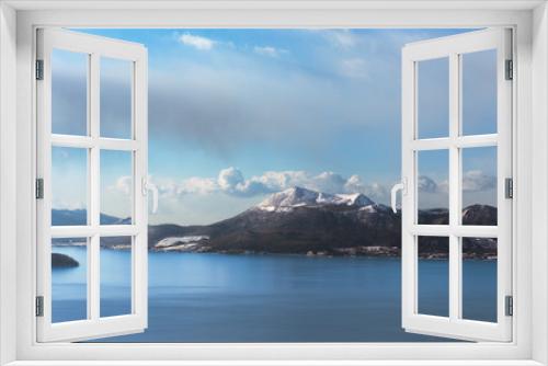 Fototapeta Naklejka Na Ścianę Okno 3D - 北海道・冬の洞爺湖と有珠山