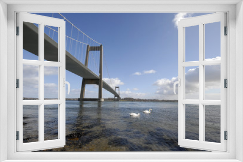 Fototapeta Naklejka Na Ścianę Okno 3D - bridge over water