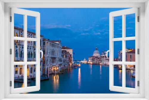 Fototapeta Naklejka Na Ścianę Okno 3D - Canal Grande mit Santa Maria della Salute am Abend