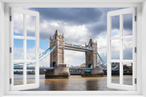 Fototapeta Naklejka Na Ścianę Okno 3D - Tower Bridge in London on a beautiful sunny day .