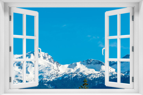 Fototapeta Naklejka Na Ścianę Okno 3D - View of mountains in British Columbia, Canada.