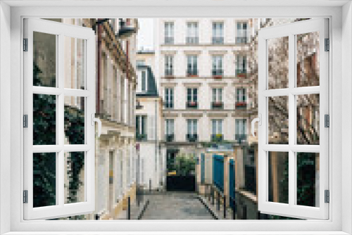 Fototapeta Naklejka Na Ścianę Okno 3D - Narrow cobblestone street in Montmartre, Paris, France