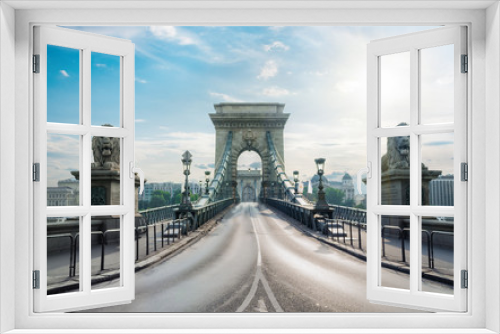 Fototapeta Naklejka Na Ścianę Okno 3D - Front view of Chain bridge