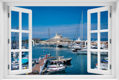 Fototapeta Naklejka Na Ścianę Okno 3D - The marina of Antibes, france.