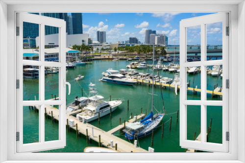 Fototapeta Naklejka Na Ścianę Okno 3D - Aerial photo boats Miami Bayside Marketplace and Marina