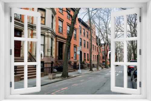 Fototapeta Naklejka Na Ścianę Okno 3D - Brownstone facades & row houses  in an iconic neighborhood of Brooklyn Heights in New York City