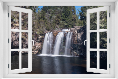 Fototapeta Naklejka Na Ścianę Okno 3D - Beautiful Waterfall at Cable Mountain