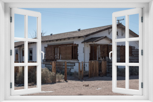 Fototapeta Naklejka Na Ścianę Okno 3D - abandoned house