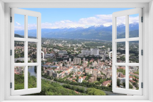 Fototapeta Naklejka Na Ścianę Okno 3D - La ville de Grenoble, vue de haut depuis le fort de la Bastille, vue des toîts, Département de l'Isère, France