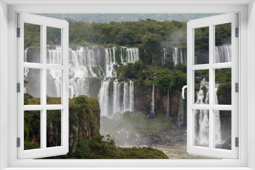 Fototapeta Naklejka Na Ścianę Okno 3D - Cataratas de foz do iguaçu na divisa do Brasil com a Argentina, metade em cada pais
