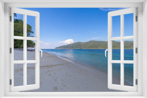 Fototapeta Naklejka Na Ścianę Okno 3D - Tropical beach paradise and the blue sky at Khai Island in Satun Province , Thailand