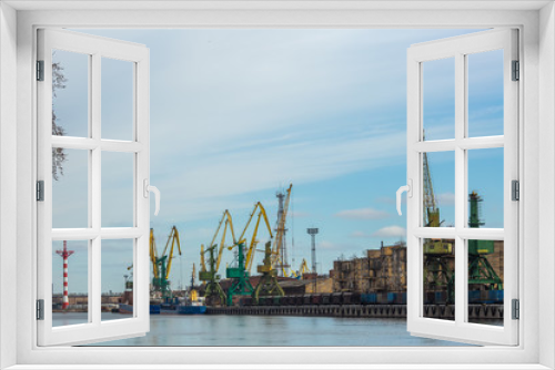 Fototapeta Naklejka Na Ścianę Okno 3D - industrial port with containers. crane