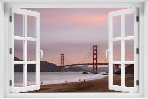 Fototapeta Naklejka Na Ścianę Okno 3D - Crab Fishermen and Golden Gate Bridge