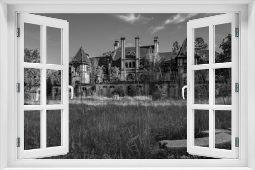 Fototapeta Naklejka Na Ścianę Okno 3D - Spukhaus