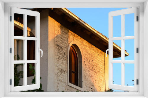 Fototapeta Naklejka Na Ścianę Okno 3D - colonial house sunset