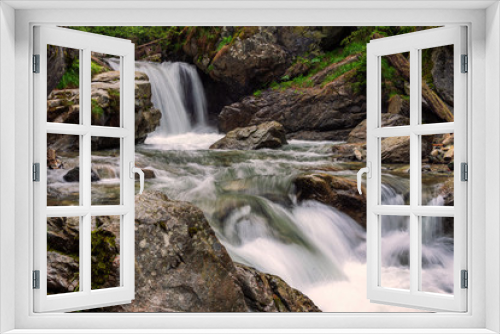 Fototapeta Naklejka Na Ścianę Okno 3D - Rapid river and small waterfalls in Carpathian Mountains