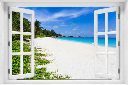 Fototapeta Naklejka Na Ścianę Okno 3D - Beautiful tropical beach with coconut tree,beach in similan island,beach sand andaman sea