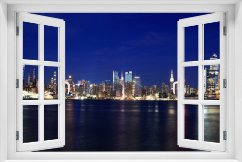 Fototapeta Naklejka Na Ścianę Okno 3D - New York City skyline at dusk reflected in Hudson River, USA