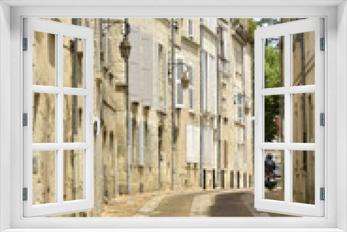 Fototapeta Naklejka Na Ścianę Okno 3D - L'une des rues typiques au centre historique de Périgueux en Dordogne