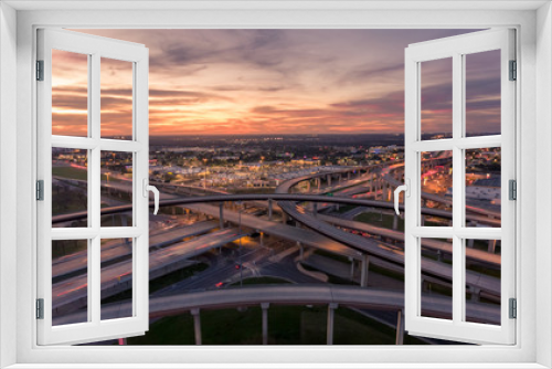 Fototapeta Naklejka Na Ścianę Okno 3D - Sunset traffic