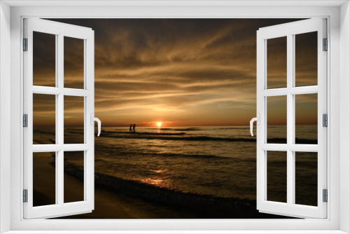 Fototapeta Naklejka Na Ścianę Okno 3D - Extremely beautiful sunset on the beach of Debki