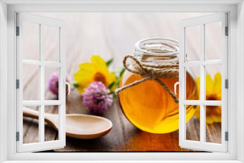 Fototapeta Naklejka Na Ścianę Okno 3D - テーブルの上の甘いハチミツ