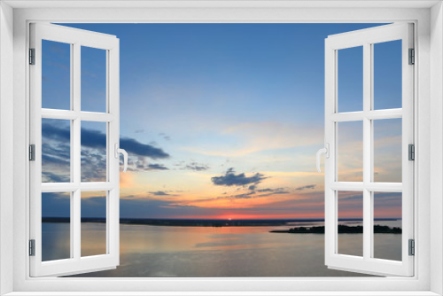 Fototapeta Naklejka Na Ścianę Okno 3D - magnificent sunrise over the water