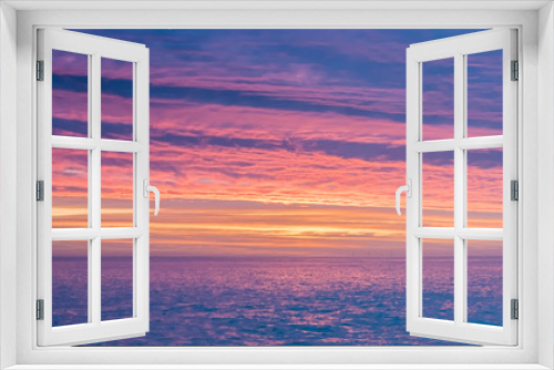 Fototapeta Naklejka Na Ścianę Okno 3D - Panoramique sunrise
