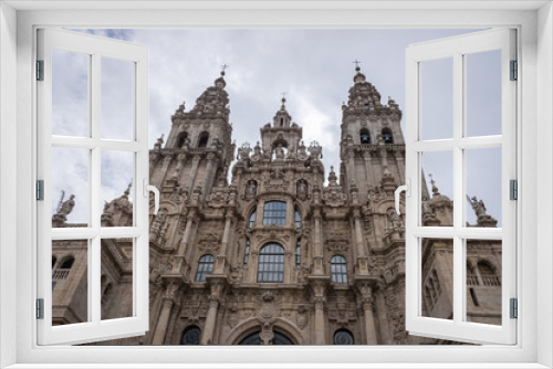 Fototapeta Naklejka Na Ścianę Okno 3D - Fachada del Obradoiro, Catedral de Santiago de Compostela. Un dia nublado. Galicia, España.