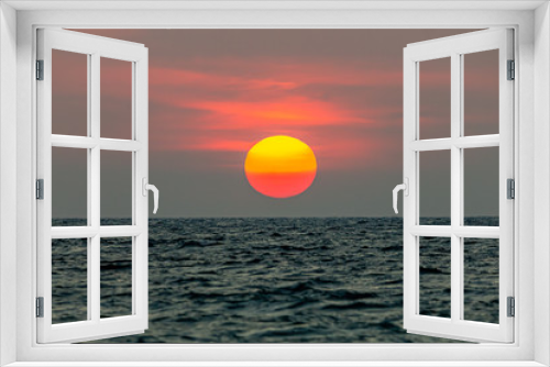Fototapeta Naklejka Na Ścianę Okno 3D - The sun is falling into the sea. , The sky is orange And the sea is dark
