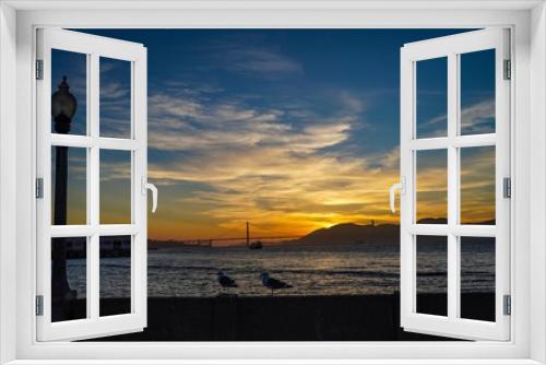 Fototapeta Naklejka Na Ścianę Okno 3D - Sunset at Golden Gate Bridge - San Francisco