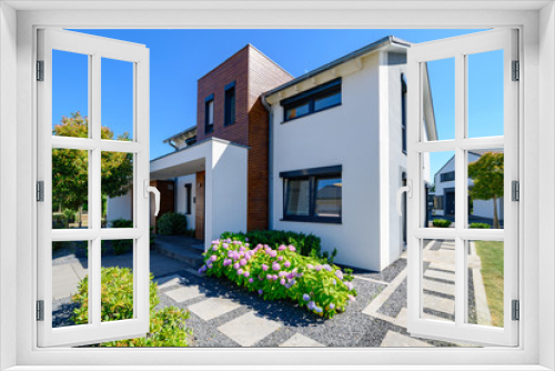 Fototapeta Naklejka Na Ścianę Okno 3D - modernes Einfamilienhaus in Wohngebiet