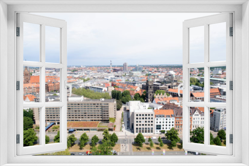 Fototapeta Naklejka Na Ścianę Okno 3D - blick auf die gebäude vom besichtigungsturm des neuen rathaus in hannover niedersachsen deutschland fotografiert während einer besichtigungstour an einem sonnigen tag