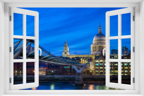 Fototapeta Naklejka Na Ścianę Okno 3D - St. Paul's Cathedral across Millennium Bridge and the River Thames in London, UK.