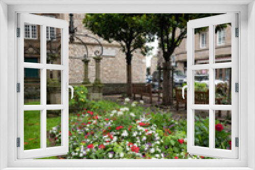 Fototapeta Naklejka Na Ścianę Okno 3D - little park with flowers in the city of Saint Malo
