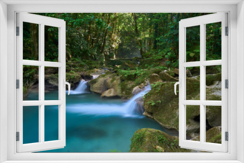 Fototapeta Naklejka Na Ścianę Okno 3D - Beautiful pool of water in the Jamaican jungle at Reach Falls