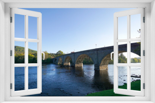 Fototapeta Naklejka Na Ścianę Okno 3D - Dunkeld Bridge über den Fluß Tay in Schottland