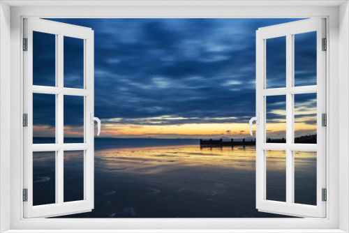 Fototapeta Naklejka Na Ścianę Okno 3D - Twilight Sky Over Barmouth Beach in Wales,UK